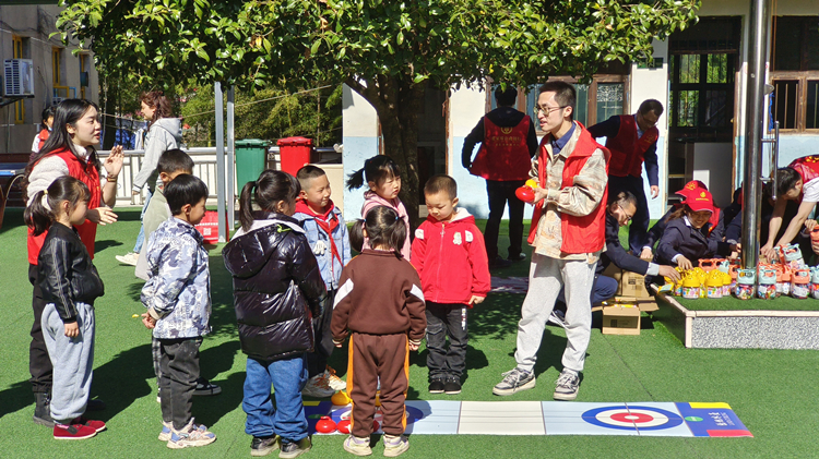 團(tuán)委志愿活動(dòng)4_副本1.jpg 團(tuán)委志愿活動(dòng)4_副本1.jpg