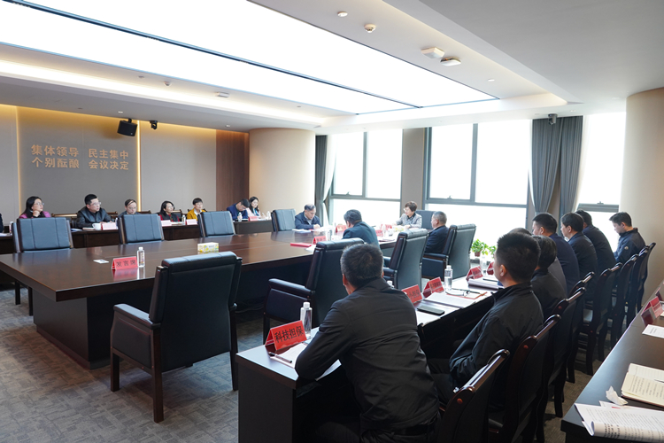 中心組學習2副本1.jpg 中心組學習2副本1.jpg