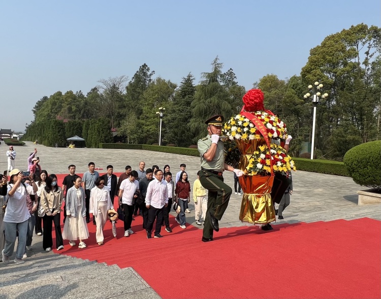 2.敬獻(xiàn)花籃_副本.jpg 2.敬獻(xiàn)花籃_副本.jpg